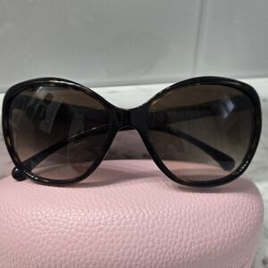 CHANEL OVERSIZED SUNGLASSES AUTHENTIC EXCELLENT CONDITION.5309